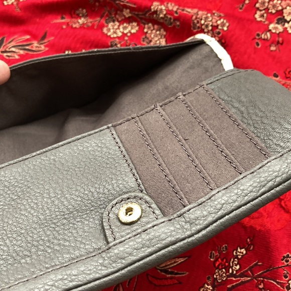 Fossil | pebbled leather snap and zip wallet. Two-tone color. Gold hardware. - Picture 5 of 11